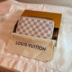 Zippy Louis Vuitton Beige Wallet